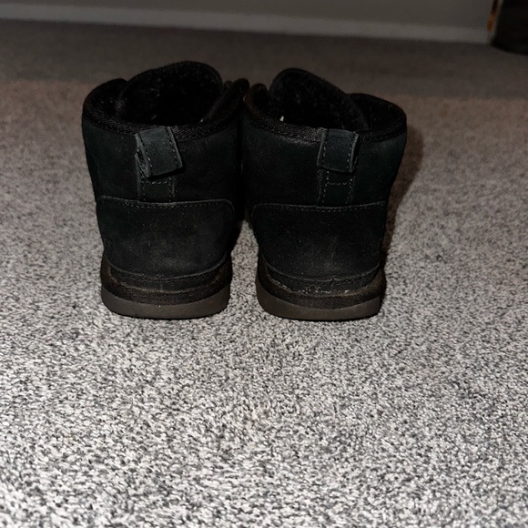 UGG Australia Neumel Boot - Picture 4 of 9